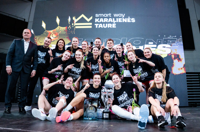 „Smart Way Karalienės taurė“ lieka sostinėje: lemiamu metu suspurdėjusi „Kibirkštis-TOKS“ pranoko turnyro šeimininkes